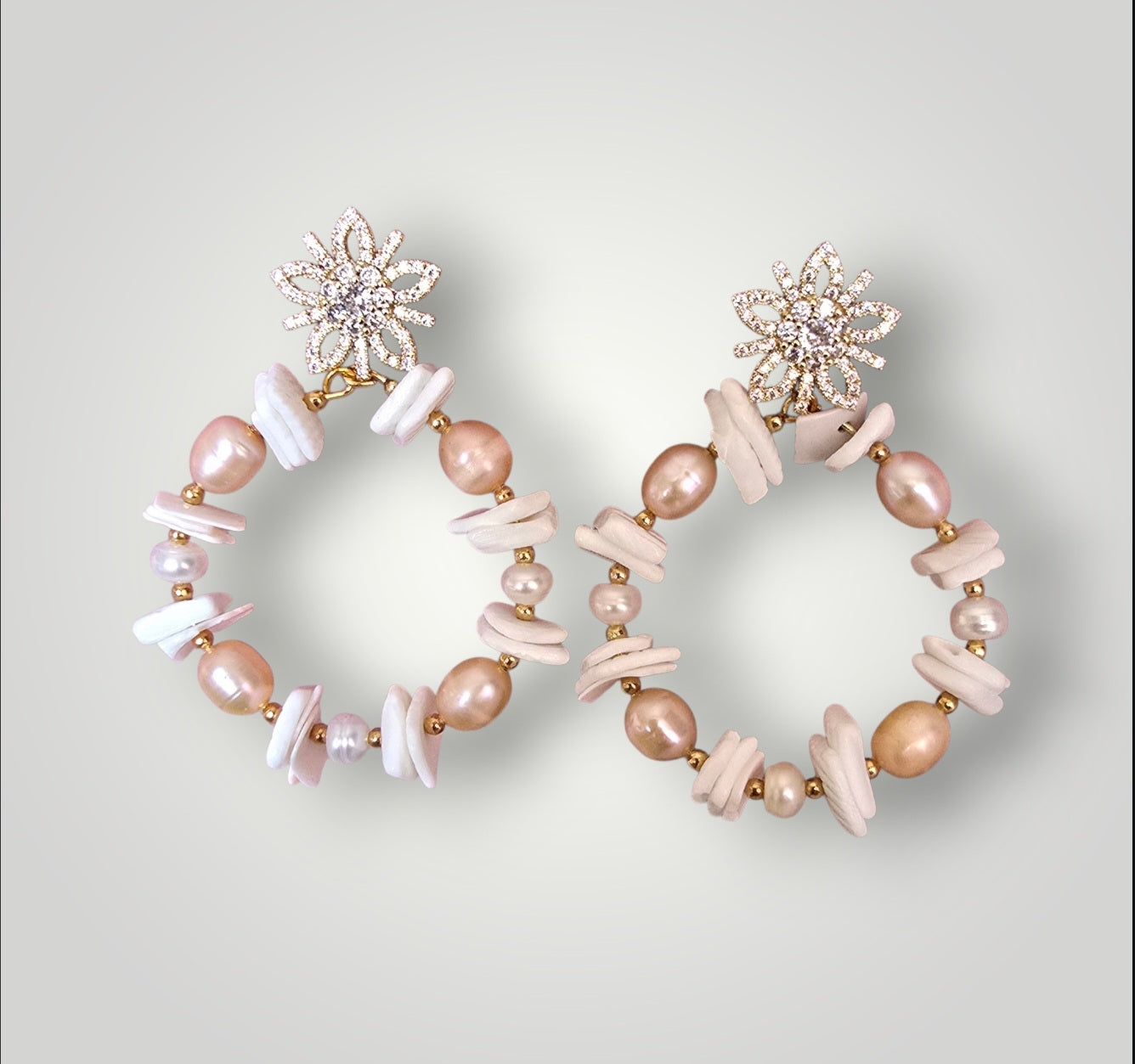 Pendientes de la colección: Perlas y Conchas